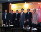 Pada petinggi organisasi terkait berpose bersama dalam acara peluncuran iMulai 3.0, termasuk Sutanto Hartono, Presiden Direktur Microsoft Indonesia (ketiga dari kanan)