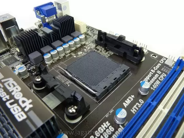 ASRock 890GX Pro3_9