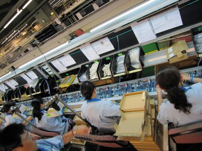 13. Memasangkan kapasitor dan port