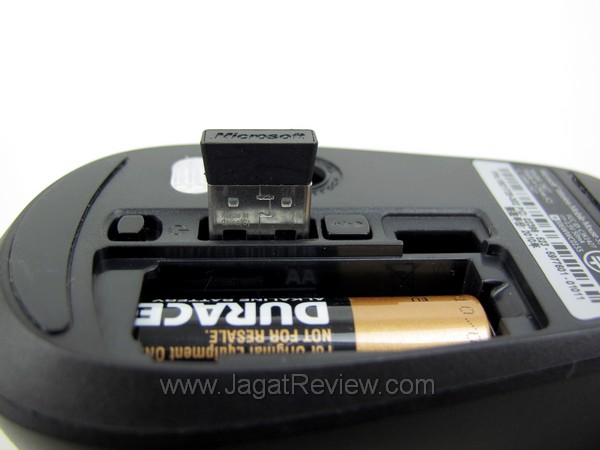 microsoft_wireless_mobile_mouse_3500_compartment