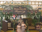 Brand Ambassador Magnum Marissa Nasuiton berpose di depan Magnum Road Cafe yang akan berkunjung ke Bandung dan Surabaya. Be ready, guys!