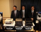 Sales & Marketing Manager PT Brother International Sales Indonesia Deny Santosa (kanan), Representative Director & Senior Managing Executive Officer Brother Industries Ltd. Yuji Furukawa (kiri), dan President Director PT Brother International Sales Indonesia berpose dengan tiga produk printer laser baru dari Brother