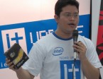 Pembicara utama JagatReview, Alva Jonathan, sedang memaparkan berbagai fitur prosesor Intel Core i7-3960X