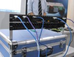 Patch panel Quareo yang ditampilkan di ruang acara.
