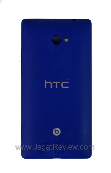 HTC Windows Phone 8x - Tampak Belakang