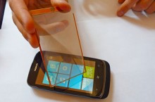 Isi Ulang Baterai Ponsel dengan Solar Cell