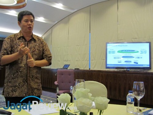 Bapak Adi Rusli dari EMC Indonesia menjelaskan perkembangan teknologi yang menjadi perhatian dari EMC.