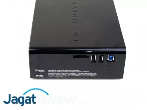 Port USB 2.0, USB 3.0 type B, dan slot SD Card di sisi kanan perangkat.