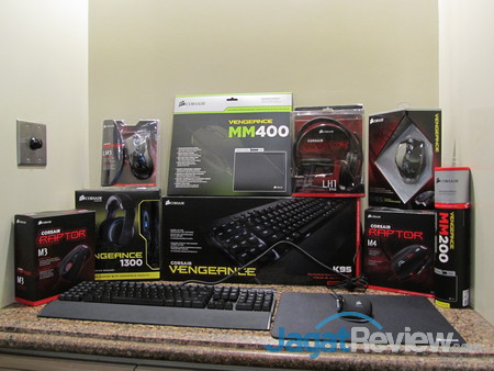Gaming equipment dari Corsair yang dipamerkan di tempat acara.