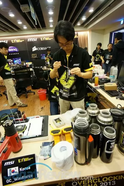 Juara dunia MOA 2012, OC_Windforce dari Korea Selatan.