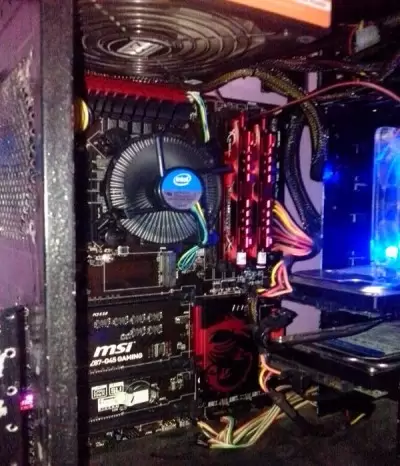 Pentium G3220 dari Yash_yulian, masih menggunakan stock HSF!