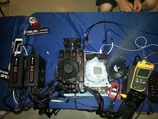 4-way R9 290X Setup dari Tim Australia