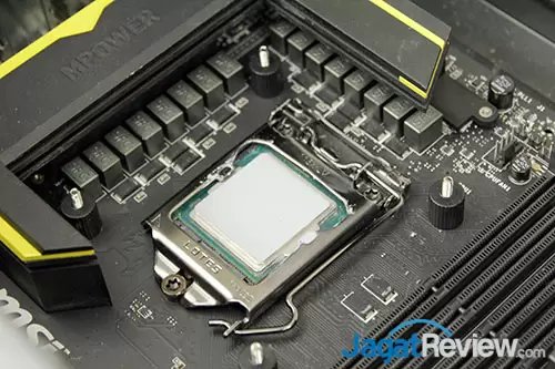 kami memberikan tambahan pemberian thermal paste pada processor untuk heatsink dengan base bergelombang