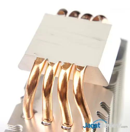 Apabila base dari heatsink rata maka kami akan memprioritaskan untuk memberikan thermal paste pada base heatsink