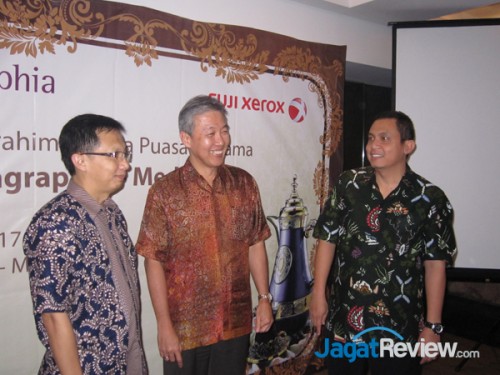 Dari Kiri-Kanan: Hari Kurniaman - Office Product Business Department Head; Arifin Pranoto - Direktur Astragraphia; Kuat Teguh - Chief-Planning & Marketing Astragraphia