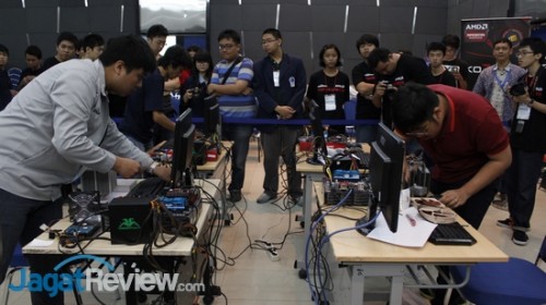 Dari kiri ke kanan: tim ERP, tim UltiOC, tim Double_R, dan tim Vin-Vin ketika beraksi.