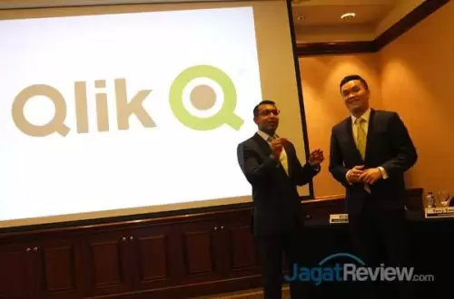 Kiri-Kanan: Terry Smagh, Vice President of Qlik, Asia; Victor Ng, Lead Solutions Architect, Qlik South East North Asia