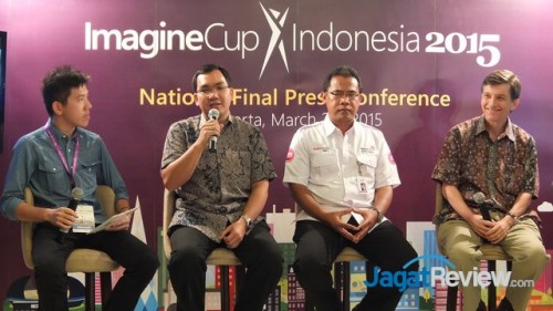 Bpk. Irving Hutagalung, Technical Evangelist Microsoft; Bpk. Mustakim Wahyudi, Assistant Vice President Activation & Communication PT Telkom Indonesia; Andrew Sisson, Mission Director USAID