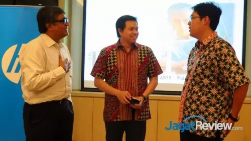 (Kiri-Kanan): Managing Director, Enterprise Group, HP Indonesia, Hemant Tiwari, bersama dengan Product Manager, HP Servers, HP Indonesia, Ray Christian dan Head of IT Infrastructure Kaskus, Glen Lumanau pada cara temu media HP Apollo Systems di Jakarta.