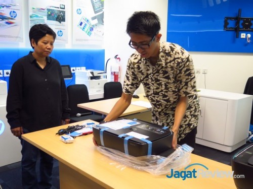 proses demo dan unboxing bersama