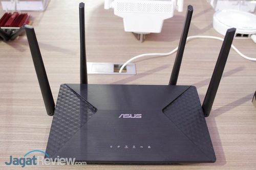 Berbagai Produk Komponen Baru di Booth Asus 13 Asus - Networking - VPN WiFi AC Router
