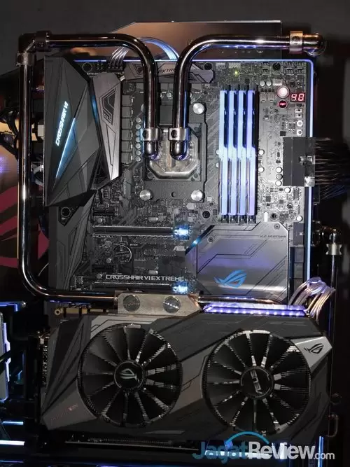 Seri "Extreme" ditujukan untuk mengakomodasi kebutuhan overclocker yang ingin mencari performa terbaik dari sistem mereka, dengan berbagai cara.
