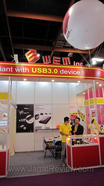 salah satu booth produsen aksesoris USB3 di taiwan world trade center