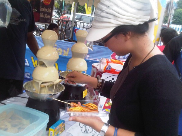 celup celup ke chesee fountain! yummy! celup celup ke chesee fountain yummy
