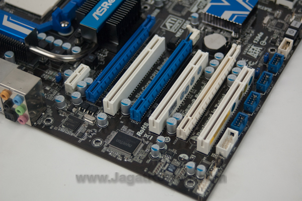 Asrock890GX Extreme3 PCI E1