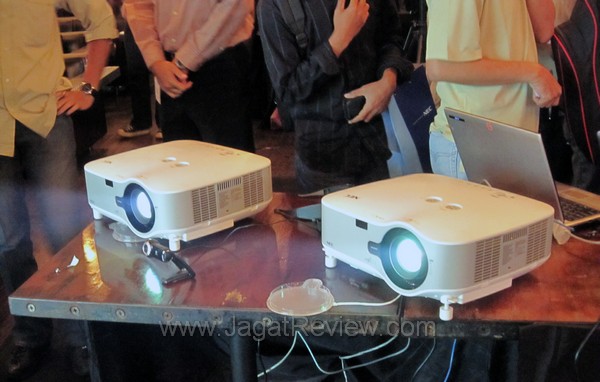 NEC projector stacking