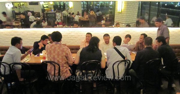 yahoo blogger gathering crowd