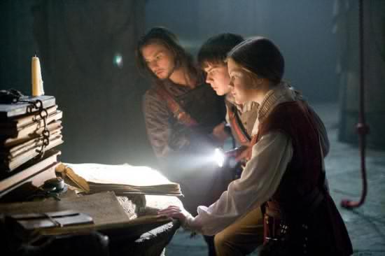 THE CHRONICLES OF NARNIA THE VOYAGE OF THE DAWN TREADER 2