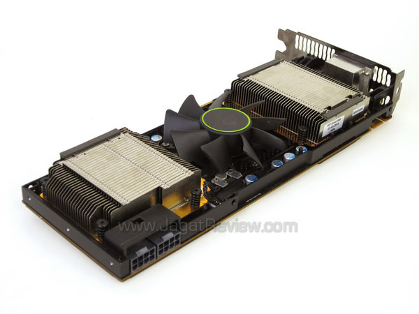 nvidia gtx 590 inside heatsink 21