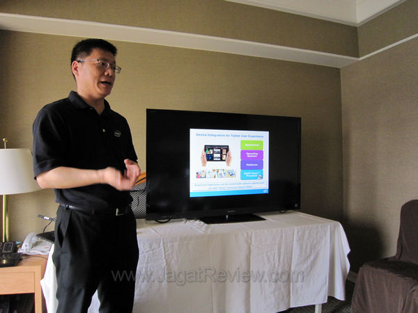 Bin Fu, APAC Benchmark Manager - Memulai acara dengan beberapa slide presentasi Bin Fu APAC Benchmark Manager Memulai acara dengan beberapa slide presentasi