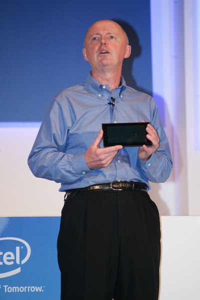 2 Sean Maloney membawakan keynote evolving the mobile platform