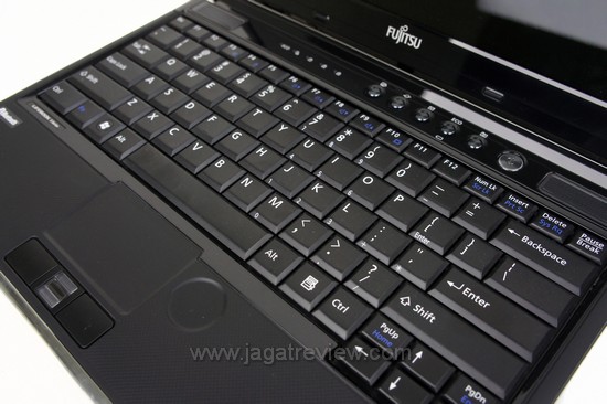 Fujitsu Lifebook SH561 9
