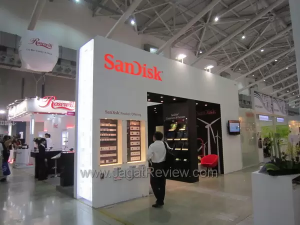 Computex 2011 Booth Raid: SanDisk 10 IMG 0175