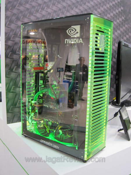 computex2011 Gaming System w NVIDIA GTX 590 QSLI Rig