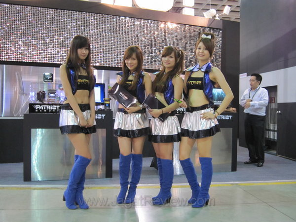 computex_2011_booth_babes_day2_part2_016