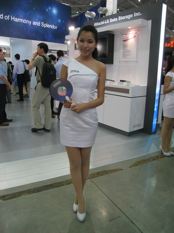 computex_2011_booth_babes_day3_part2_013