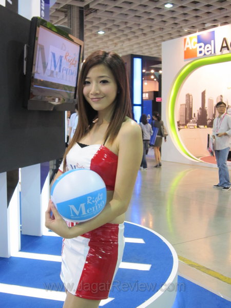 computex_2011_booth_babes_day4_part2_008