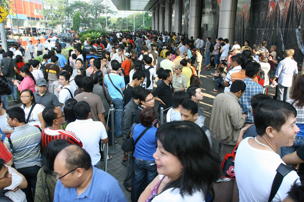 Samsung Galaxy Tab 10.1 Laku 1,200 Unit di Hari Perdana Penjualannya 5 Antrian Penjualan Perdana Samsung Galaxy Tab 10.1pic2