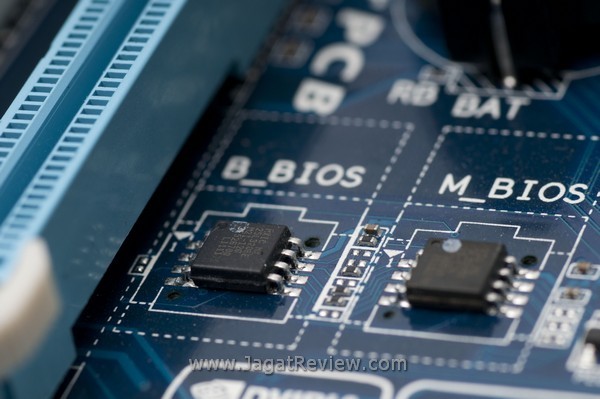 GigabyteZ68XP UD3 iSSD Chipset DualBIOS