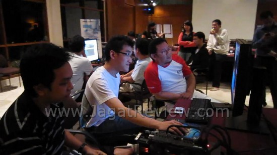 MVI 0583.mp4 snapshot 00.02 2011.07.04 12.39.43