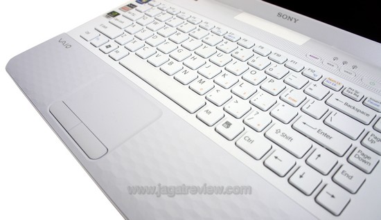 Sony Vaio VPCEG18FGW 9