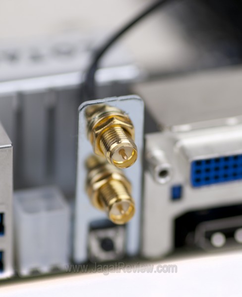 Zotac_A75_MiniITX_Board_BackPanel_AntennaConnector_CloseUp Zotac A75 MiniITX Board BackPanel AntennaConnector CloseUp