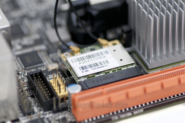 Zotac_A75_MiniITX_Board_ExpressCard_InternalWifi