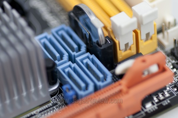 Zotac_A75_MiniITX_Board_SATA Zotac A75 MiniITX Board SATA