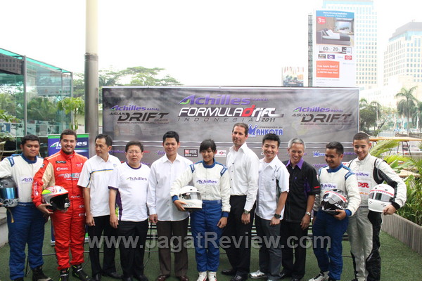 Jajaran penyelenggara dan Achilles drifters