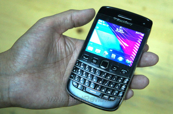 BB Preview 9790 di tangan